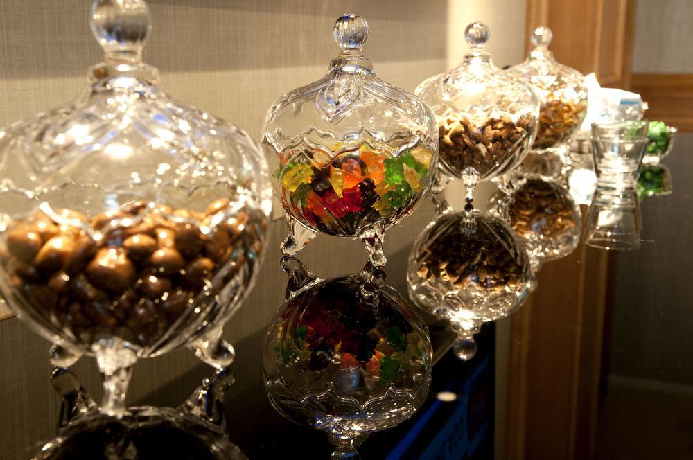 The Sherwood Taipeh Exterior foto A candy buffet