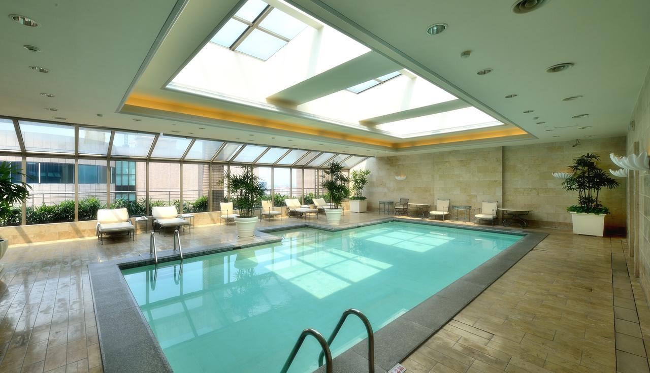 The Sherwood Taipeh Exterior foto The pool at the Four Seasons Hotel